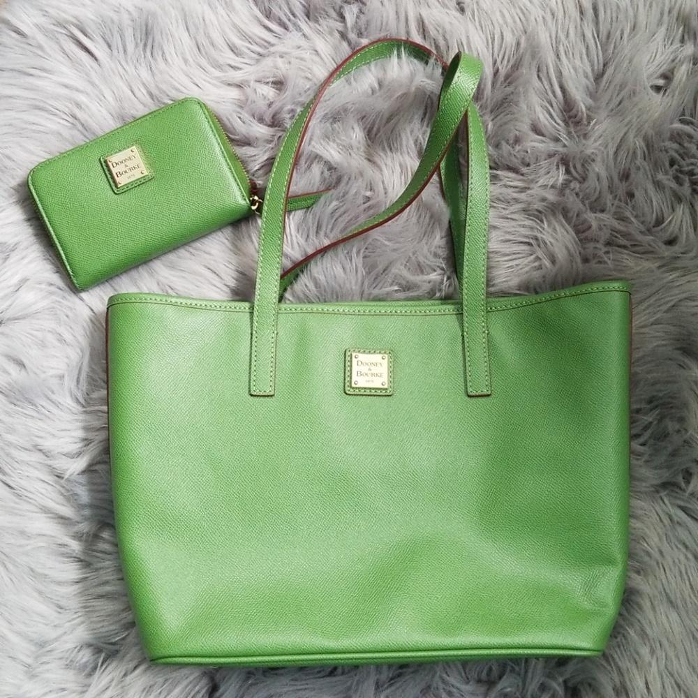 Dooney & Bourke Tote w/wallet